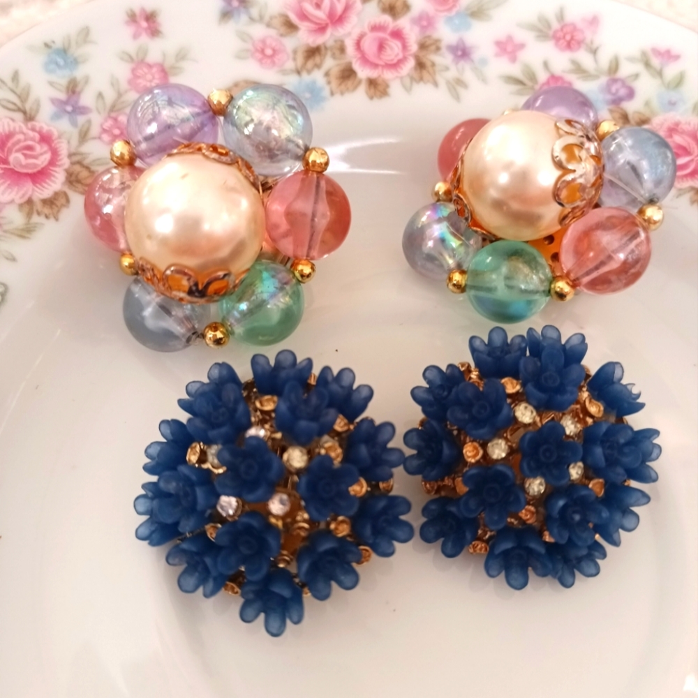 BEAUTIFUL TWO PAIRS OF VINTAGE EARRINGS! EUC